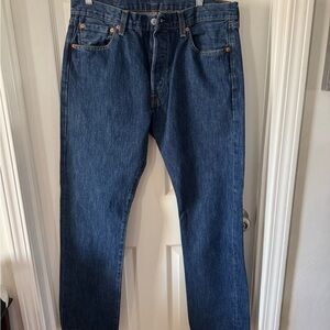 Men’s like new Levi’s button down fly 34x32 jeans.
